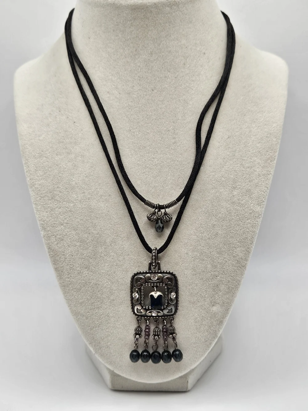 VINTAGE Nine West NW Boho Gunmetal Tone Glass Bead Cord Double Strand Necklace